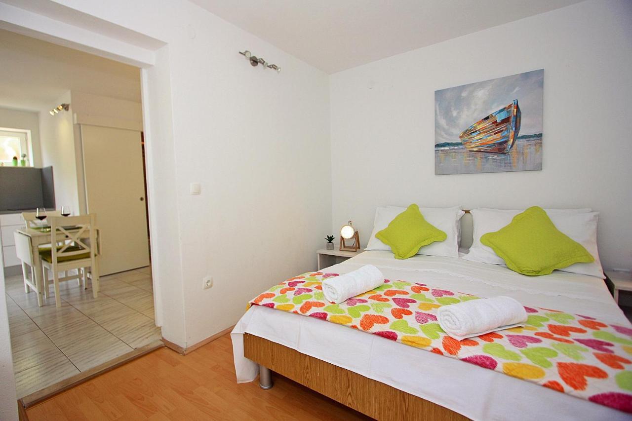 Apartments Omo 1 Supetar Exterior photo